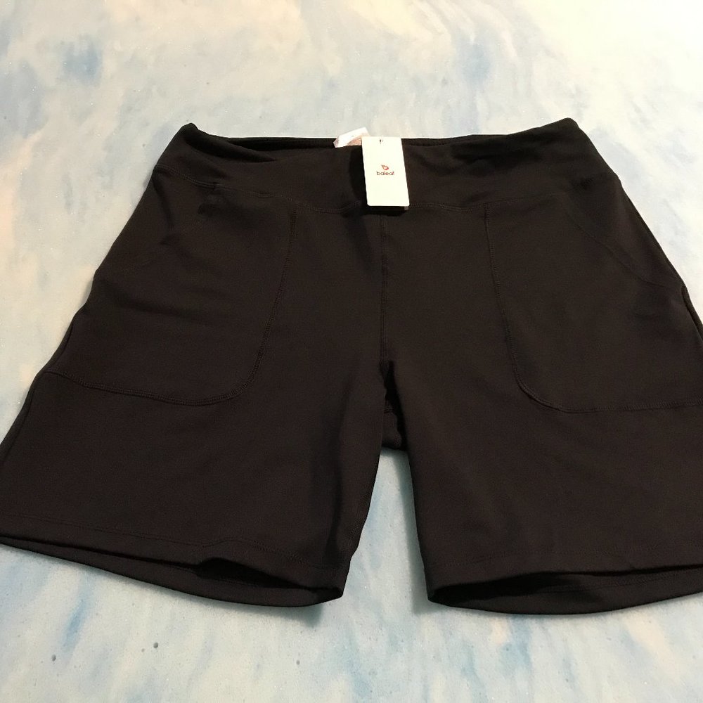 NWT Womens Bayleaf Stretch Shorts with pockets Size XL